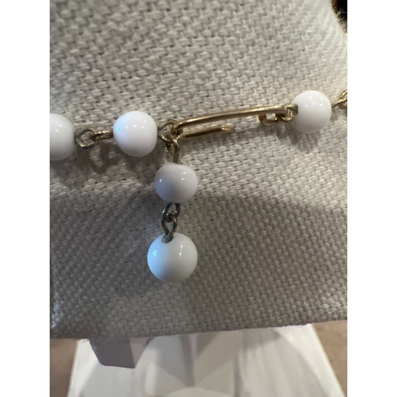 Vintage Milk Glass Necklace - Picture 5 of 6